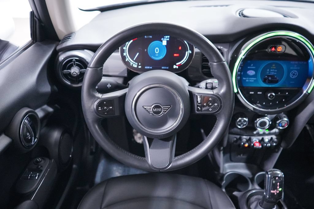 Used 2024 MINI Cooper 2-Door Hardtop FWD image 8