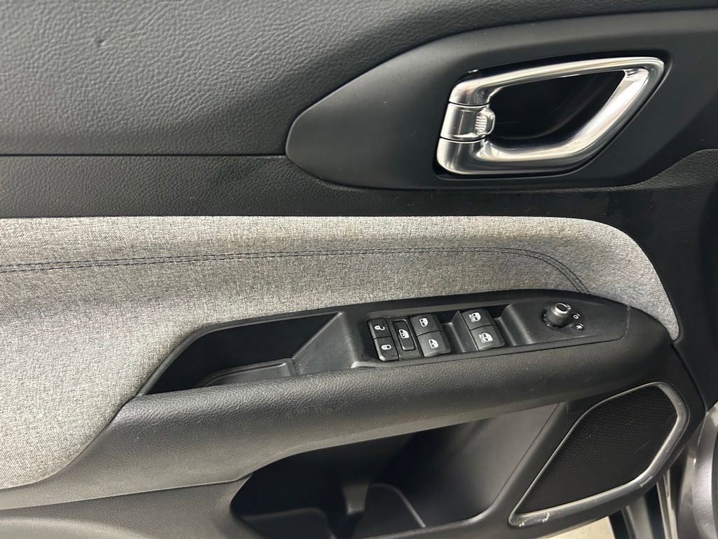 Used 2022 Jeep Compass Latitude w/ Convenience Group image 17