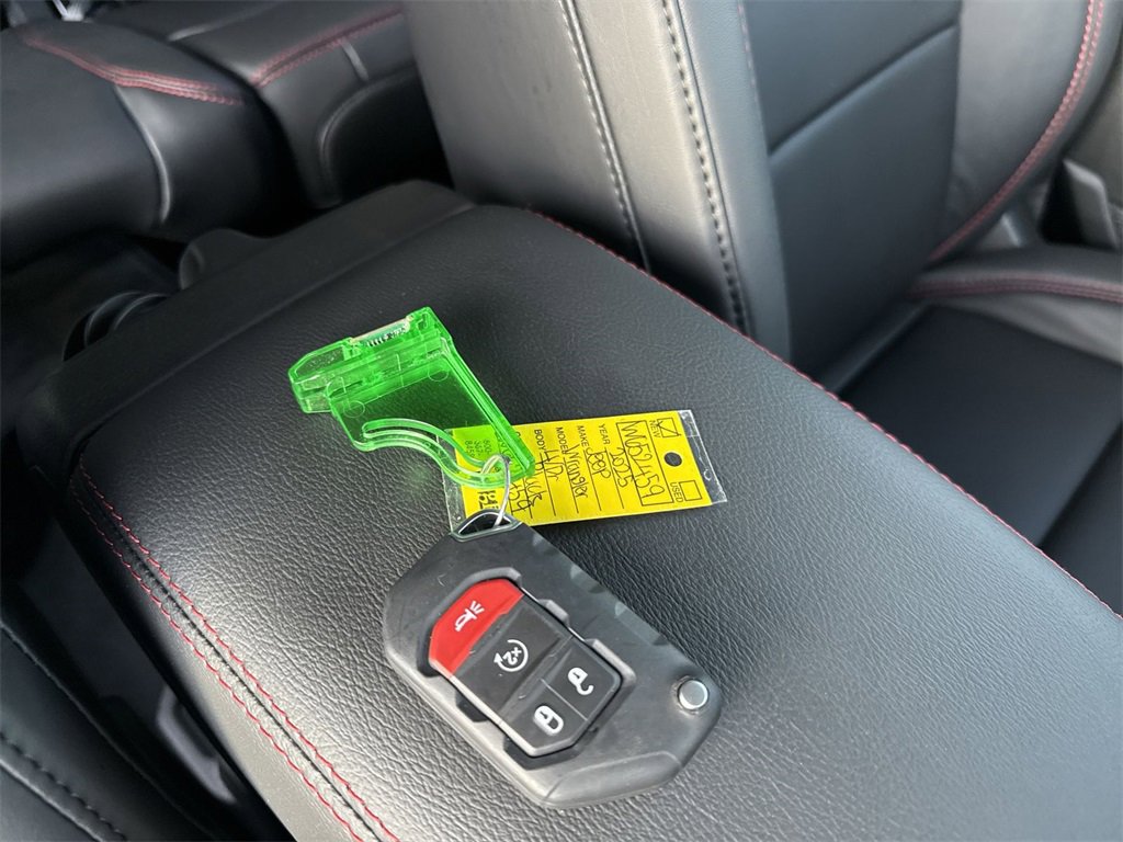 New 2025 Jeep Wrangler Unlimited Rubicon w/ Steel Bumper Group image 30