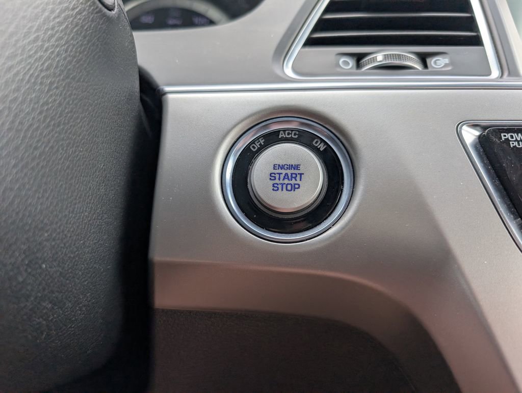 Used 2015 Hyundai Sonata Limited w/ Option Group 06 FWD image 18