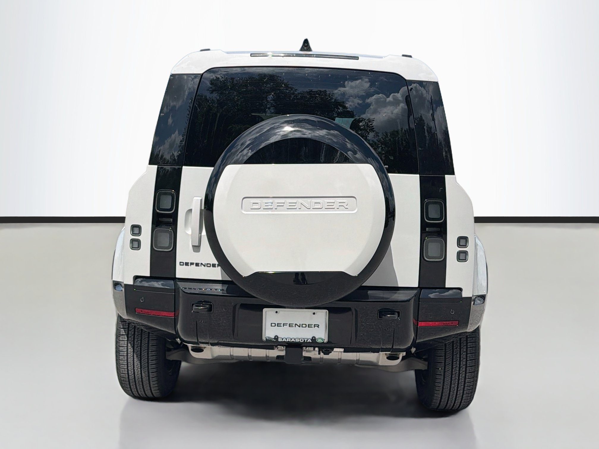 New 2026 Land Rover Defender 110 X-Dynamic SE AWD/4WD image 4
