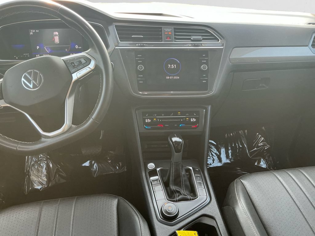 Used 2023 Volkswagen Tiguan SE AWD/4WD image 11