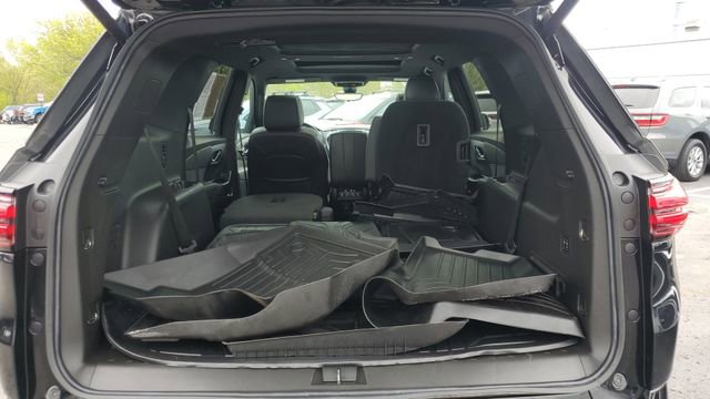 Used 2023 Chevrolet Traverse High Country w/ LPO, Floor Liner Package AWD/4WD image 29