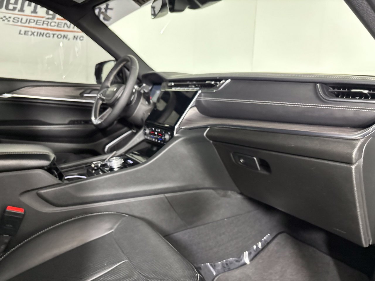 Used 2023 Jeep Grand Cherokee L Overland RWD image 36