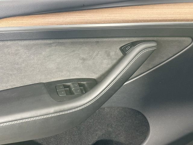 Used 2023 Tesla Model Y Long Range image 22