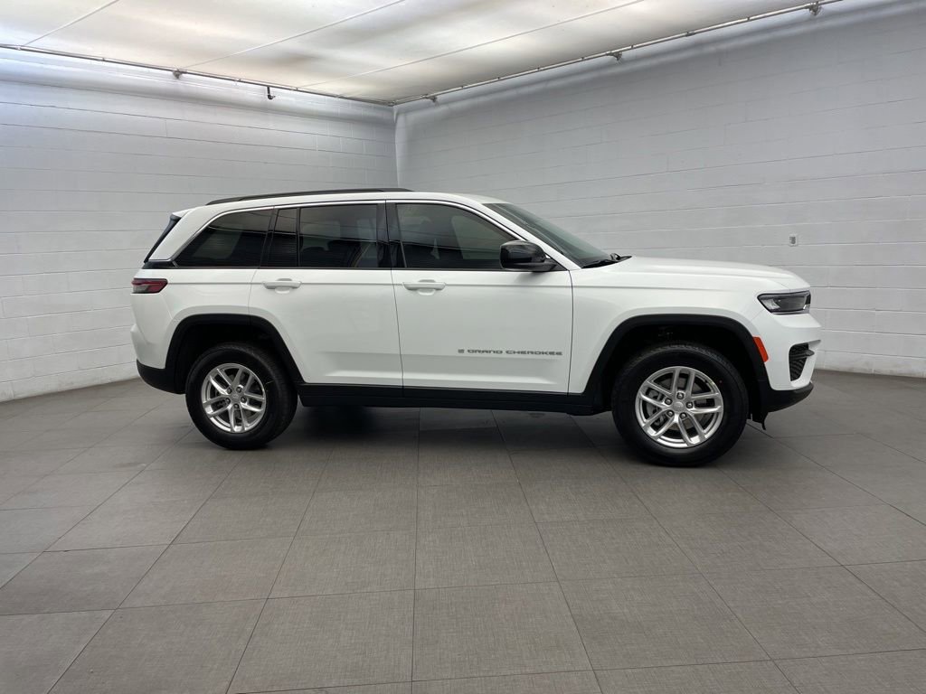 New 2026 Jeep Grand Cherokee Laredo image 2