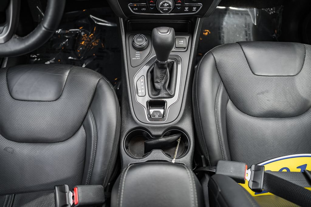 Used 2019 Jeep Cherokee Limited AWD/4WD image 28