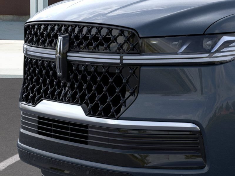 New 2026 Lincoln Navigator Reserve w/ Jet Appearance Package AWD/4WD image 17