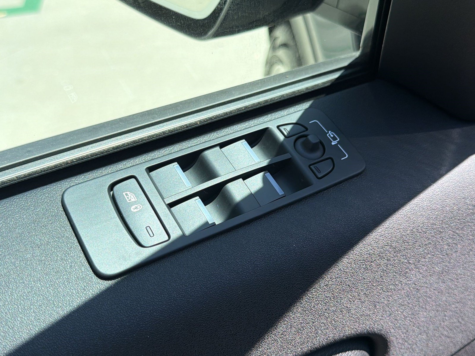 New 2026 Land Rover Discovery Sport Landmark AWD/4WD image 15
