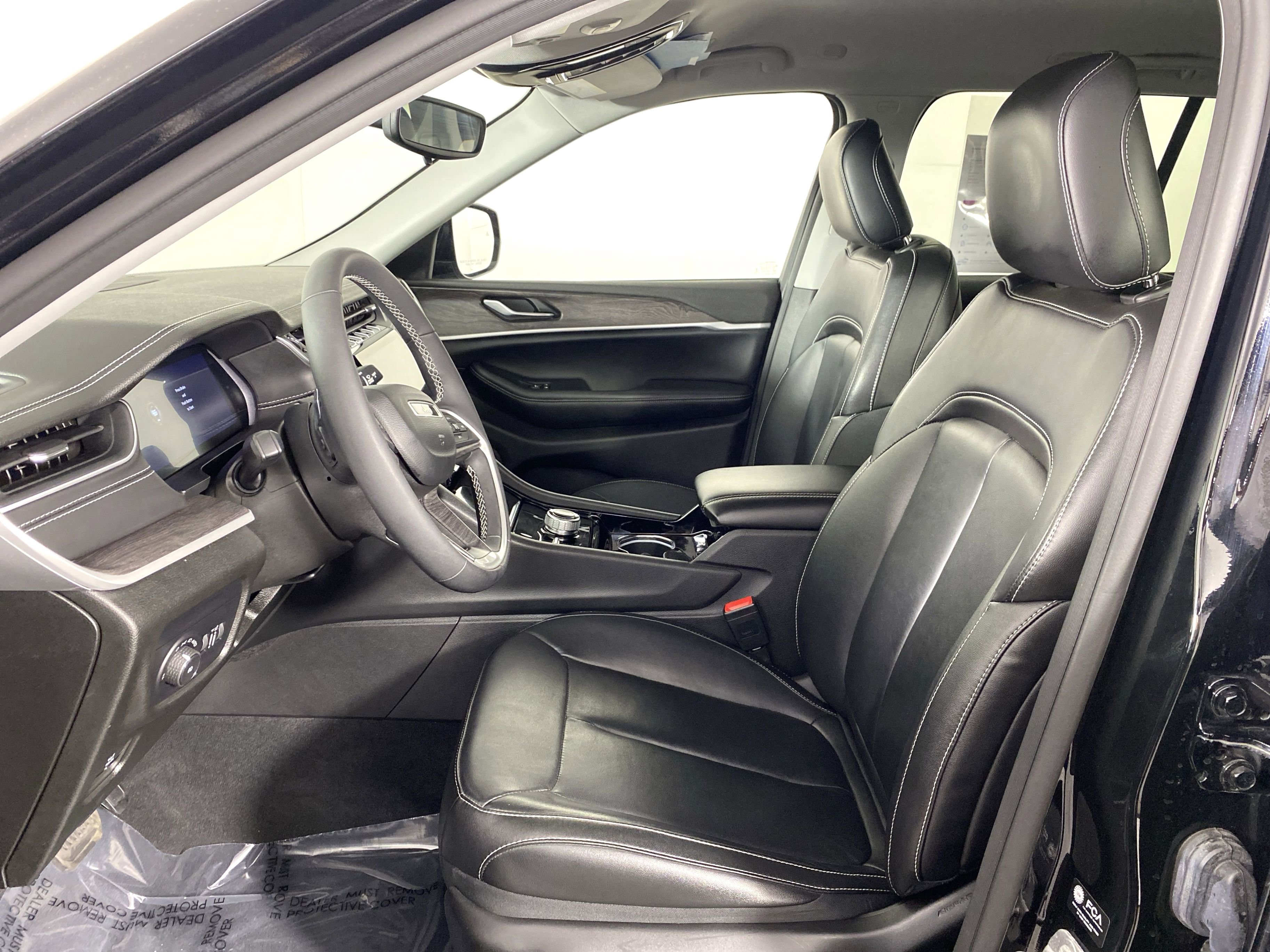 Used 2023 Jeep Grand Cherokee Limited AWD/4WD image 15
