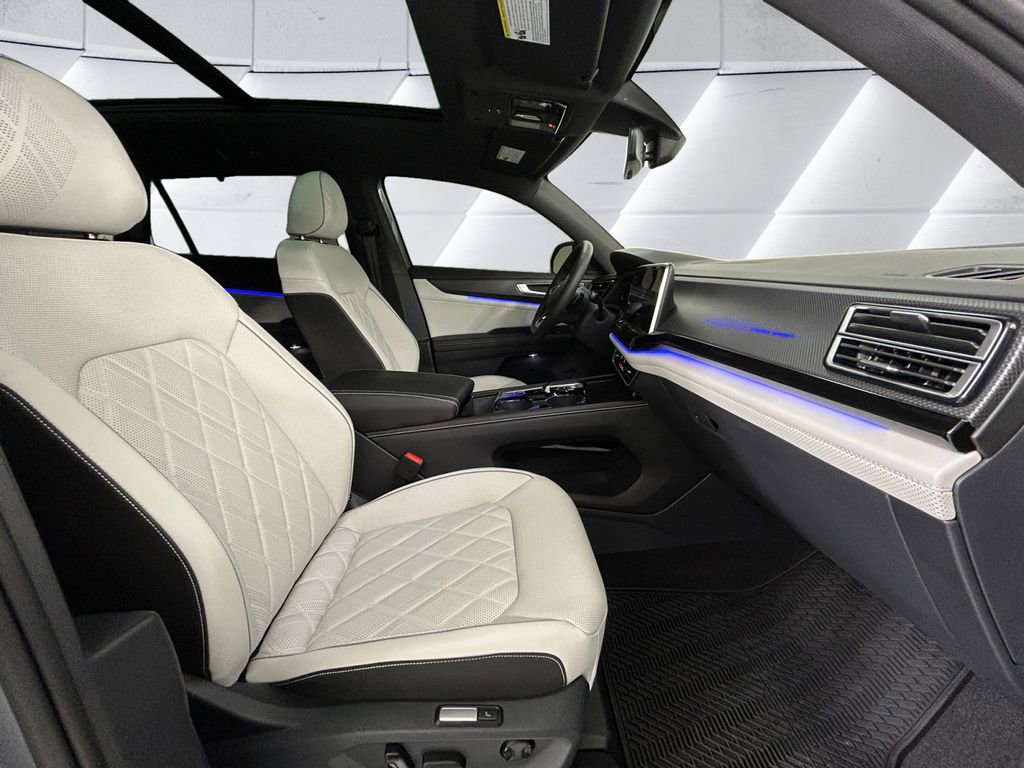 Used 2025 Volkswagen Atlas Cross Sport SEL Premium R-Line image 13