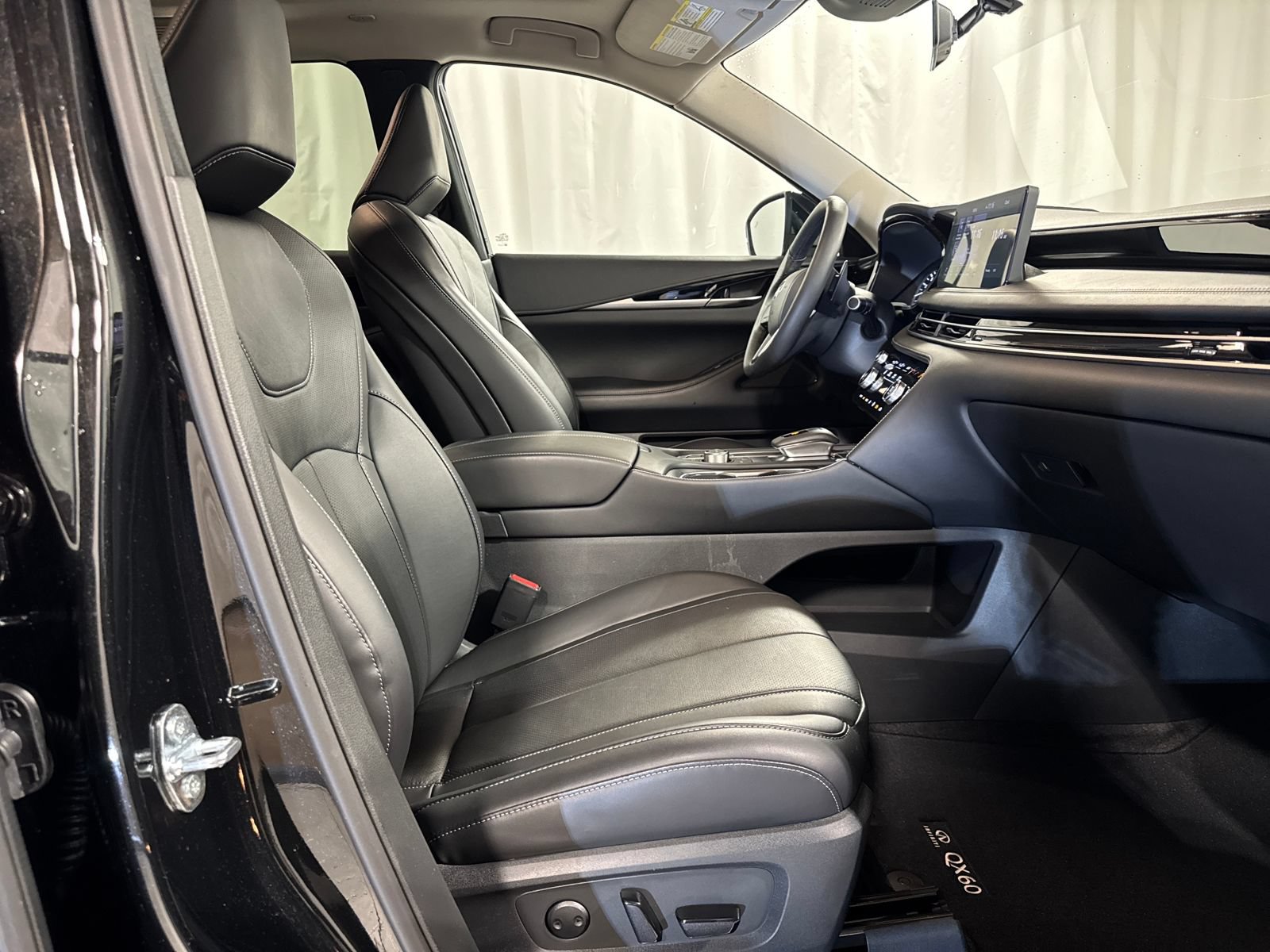 Certified 2025 INFINITI QX60 Pure AWD/4WD image 30