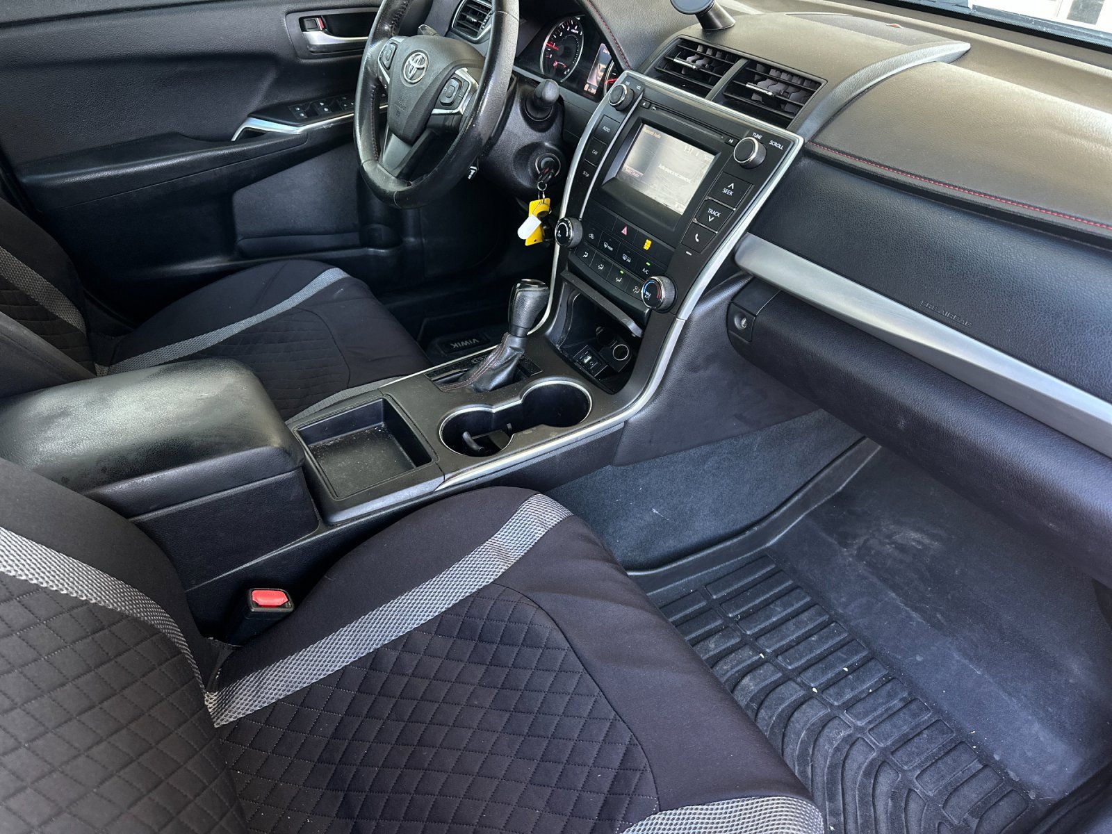 Used 2017 Toyota Camry SE image 14