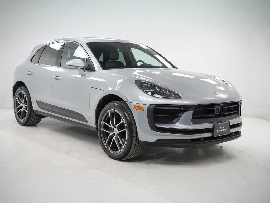 Certified 2025 Porsche Macan image 8