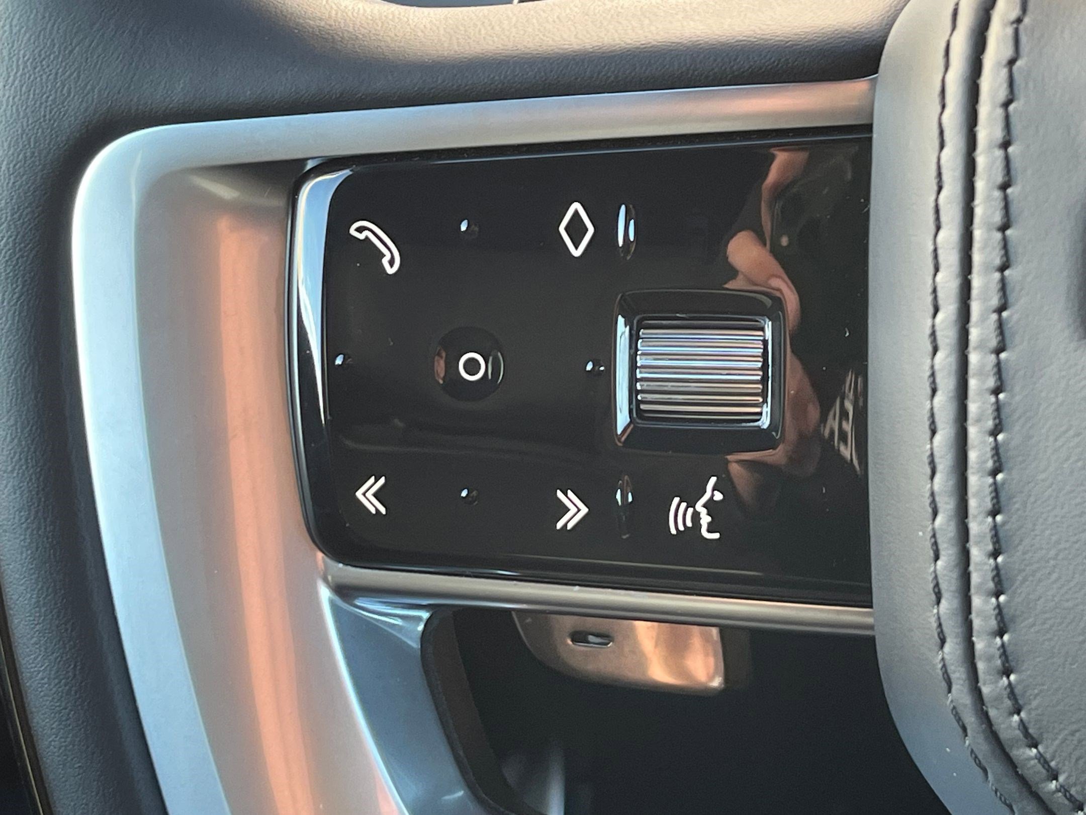 Used 2025 Land Rover Range Rover SE image 16