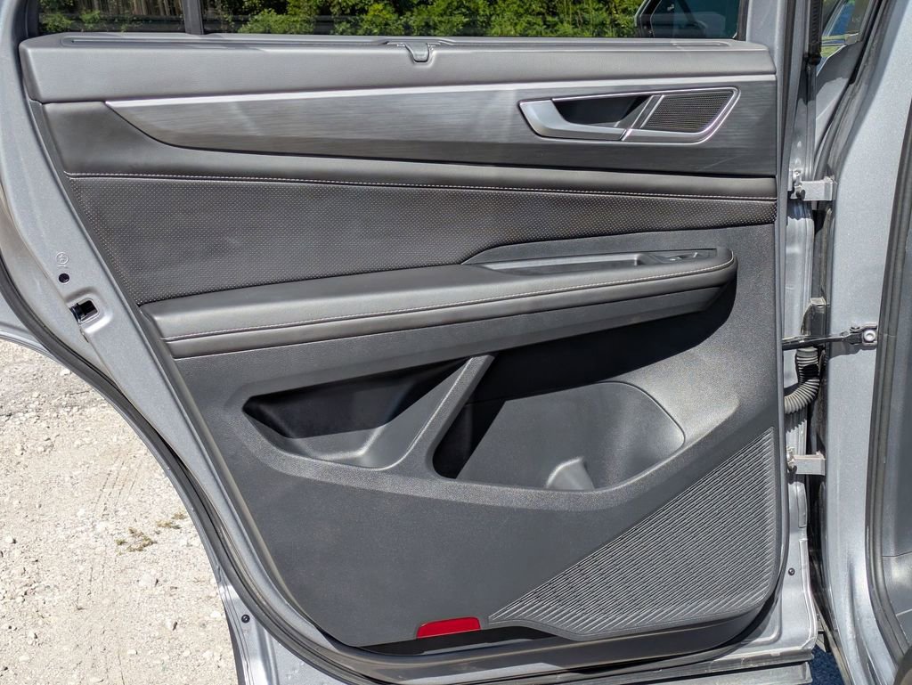 Used 2025 Volkswagen Atlas Cross Sport SE image 26