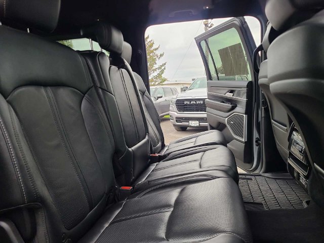 Used 2023 Jeep Wagoneer Series III w/ Preferred Equipment Group AWD/4WD image 25