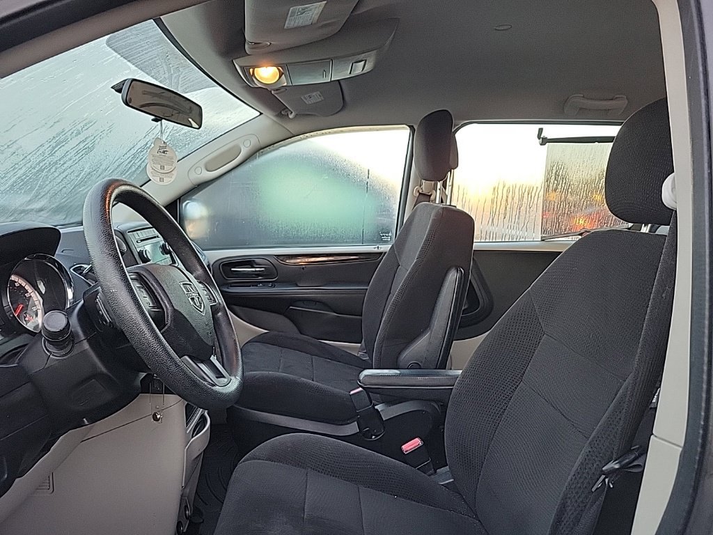 Used 2013 Dodge Grand Caravan American Value Package FWD image 6