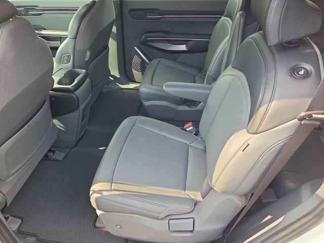 Used 2024 Kia EV9 Light Long Range RWD image 12