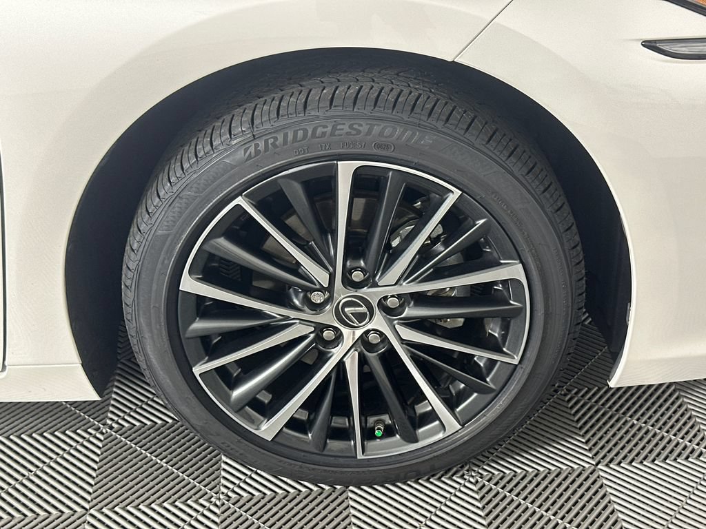 Used 2024 Lexus ES 300h w/ Premium Package FWD image 12