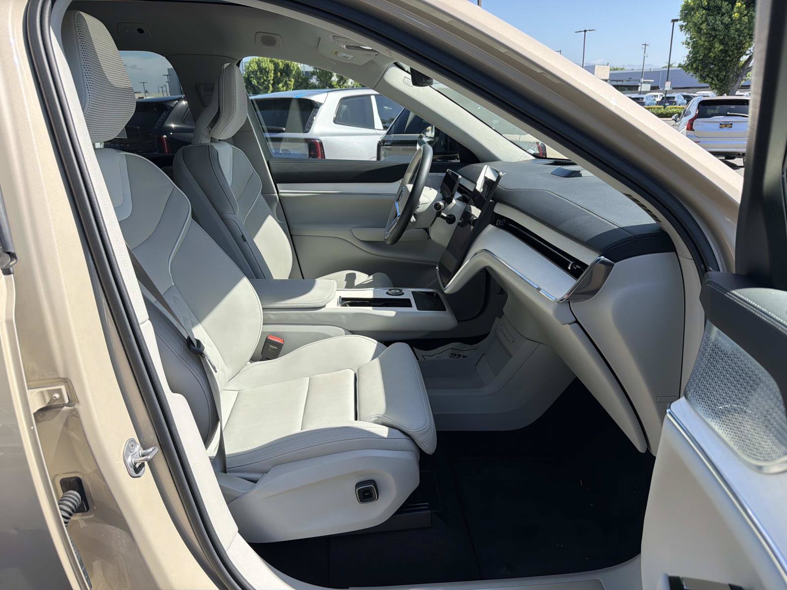 Certified 2025 Volvo EX90 Ultra AWD/4WD image 26