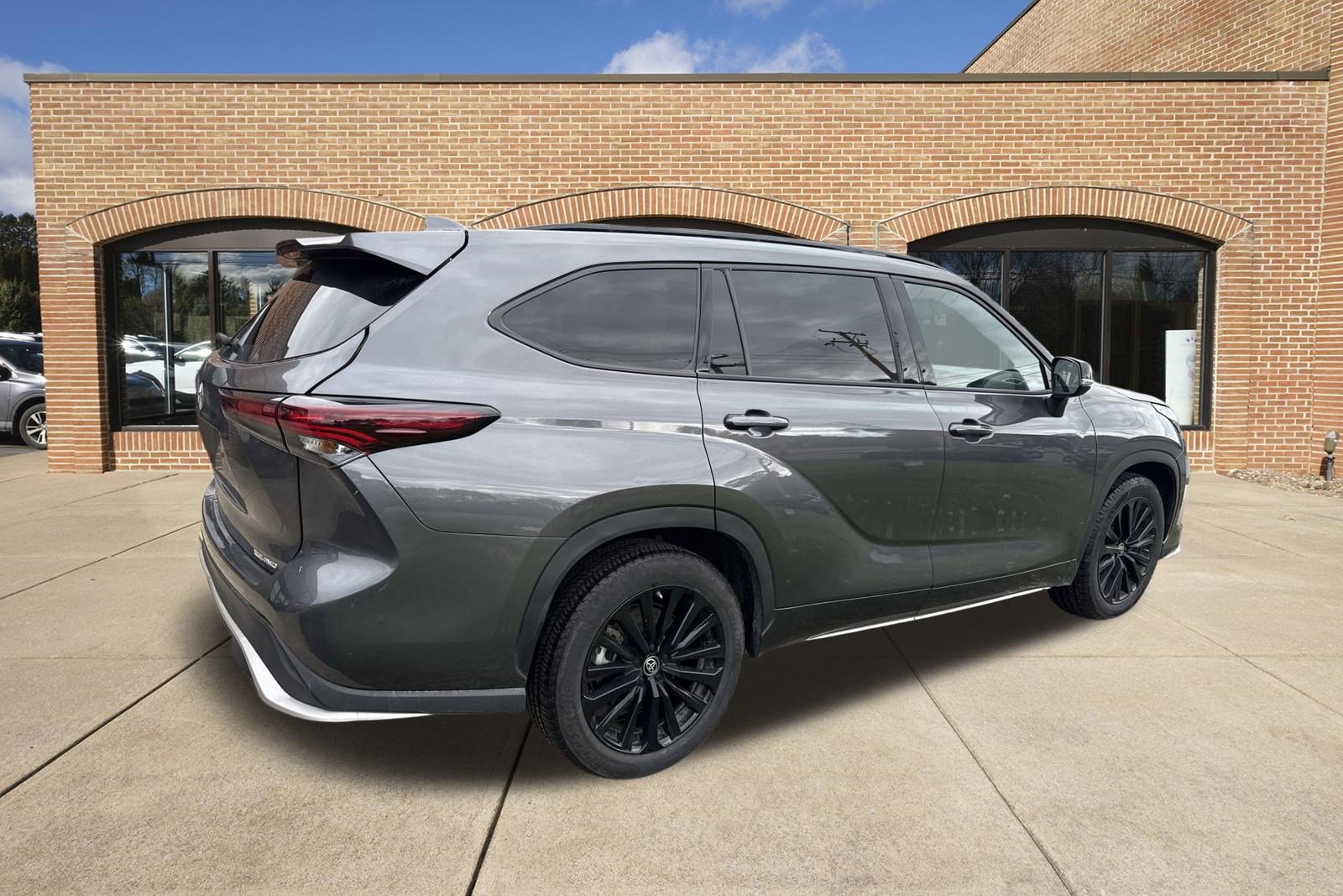 Used 2025 Toyota Highlander XSE AWD/4WD video 3