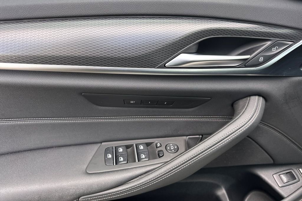 Used 2023 BMW 530e 530e iPerformance w/ M Sport Package image 10