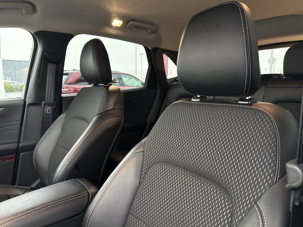 Used 2025 Ford Escape SE image 11
