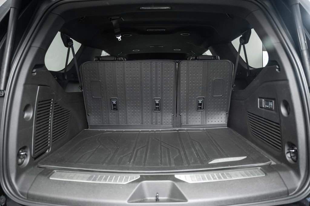 Used 2026 Chevrolet Suburban Premier image 9