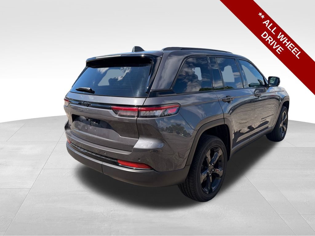 Used 2024 Jeep Grand Cherokee Altitude AWD/4WD image 7