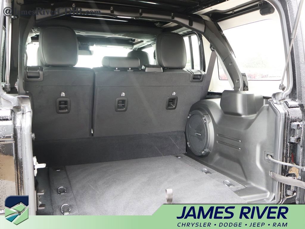 Used 2025 Jeep Wrangler Unlimited Rubicon 4xe w/ Safety Group AWD/4WD image 15
