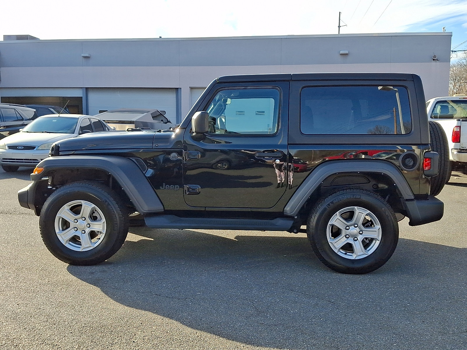 Used 2023 Jeep Wrangler Sport S image 6