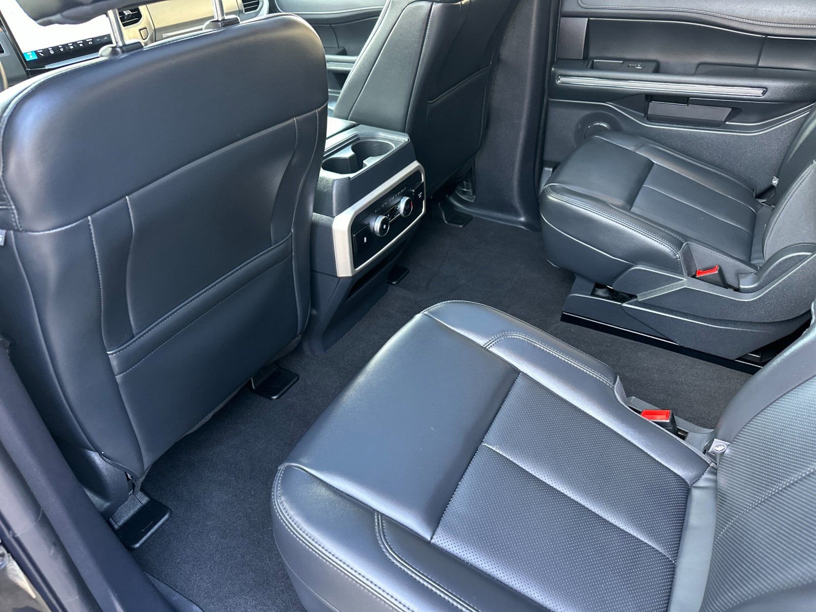 Used 2024 Ford Expedition XLT image 14