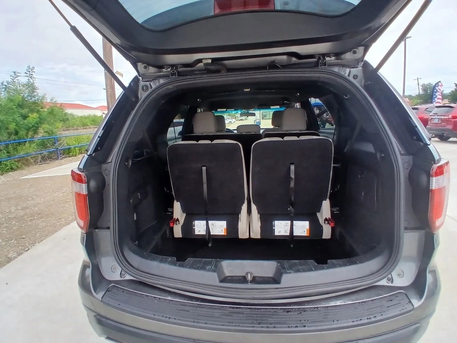Used 2018 Ford Explorer XLT FWD image 19