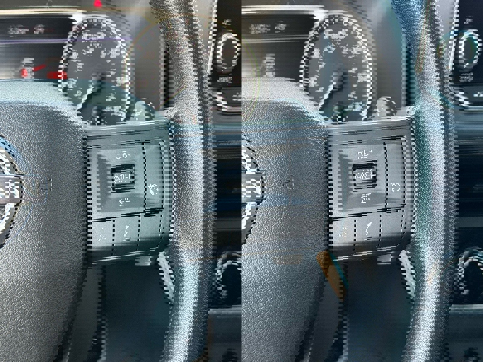 Used 2025 Nissan Rogue S image 25