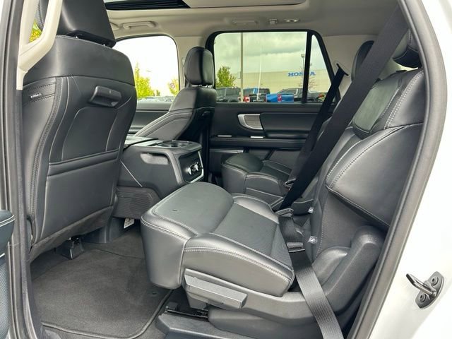 Used 2025 Ford Expedition Max Platinum AWD/4WD image 24