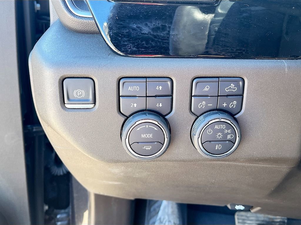 Used 2023 Chevrolet Silverado 1500 LTZ AWD/4WD image 10