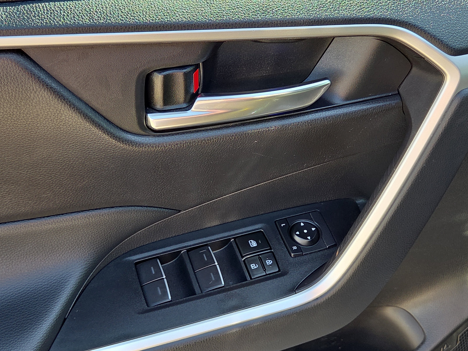 Used 2024 Toyota RAV4 AWD Hybrid image 13