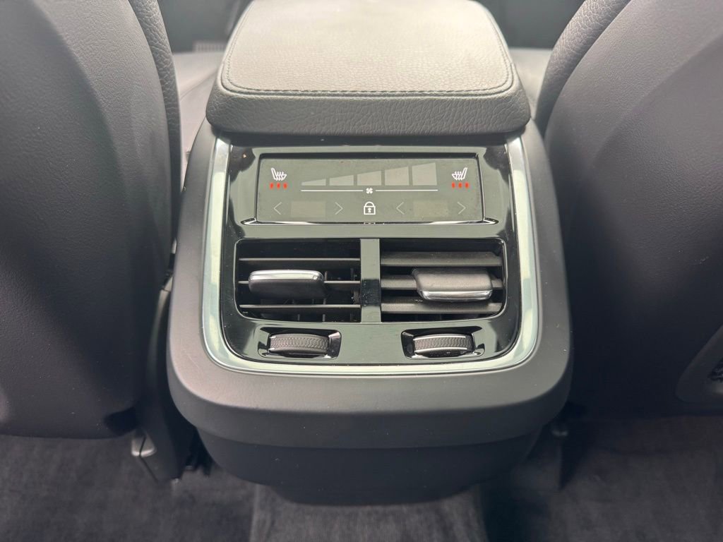 Used 2022 Volvo XC90 T6 Momentum w/ Advanced Package image 14