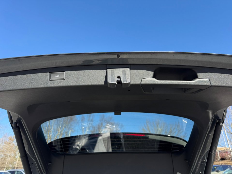 New 2026 Volkswagen Tiguan SE R-Line image 14