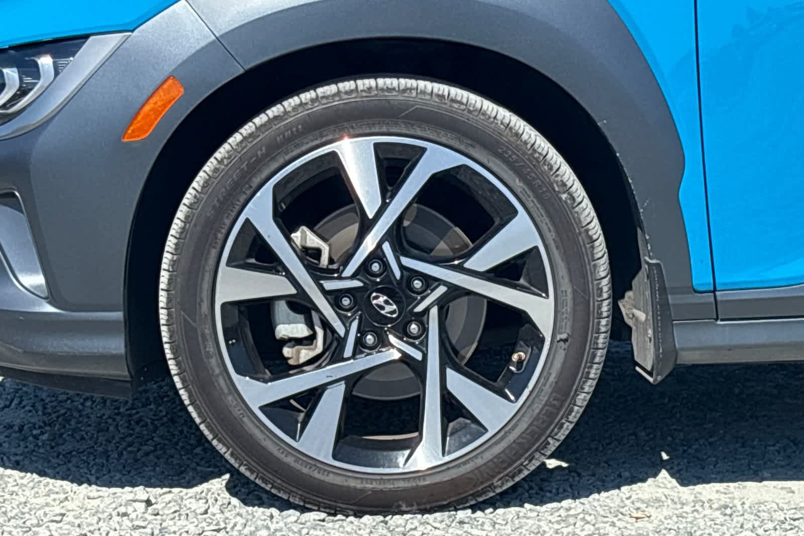 Used 2022 Hyundai Kona Limited w/ Cargo Package FWD image 12