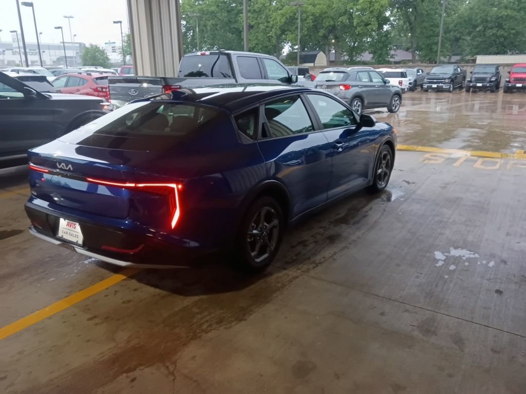 Used 2025 Kia K4 LXS FWD image 7