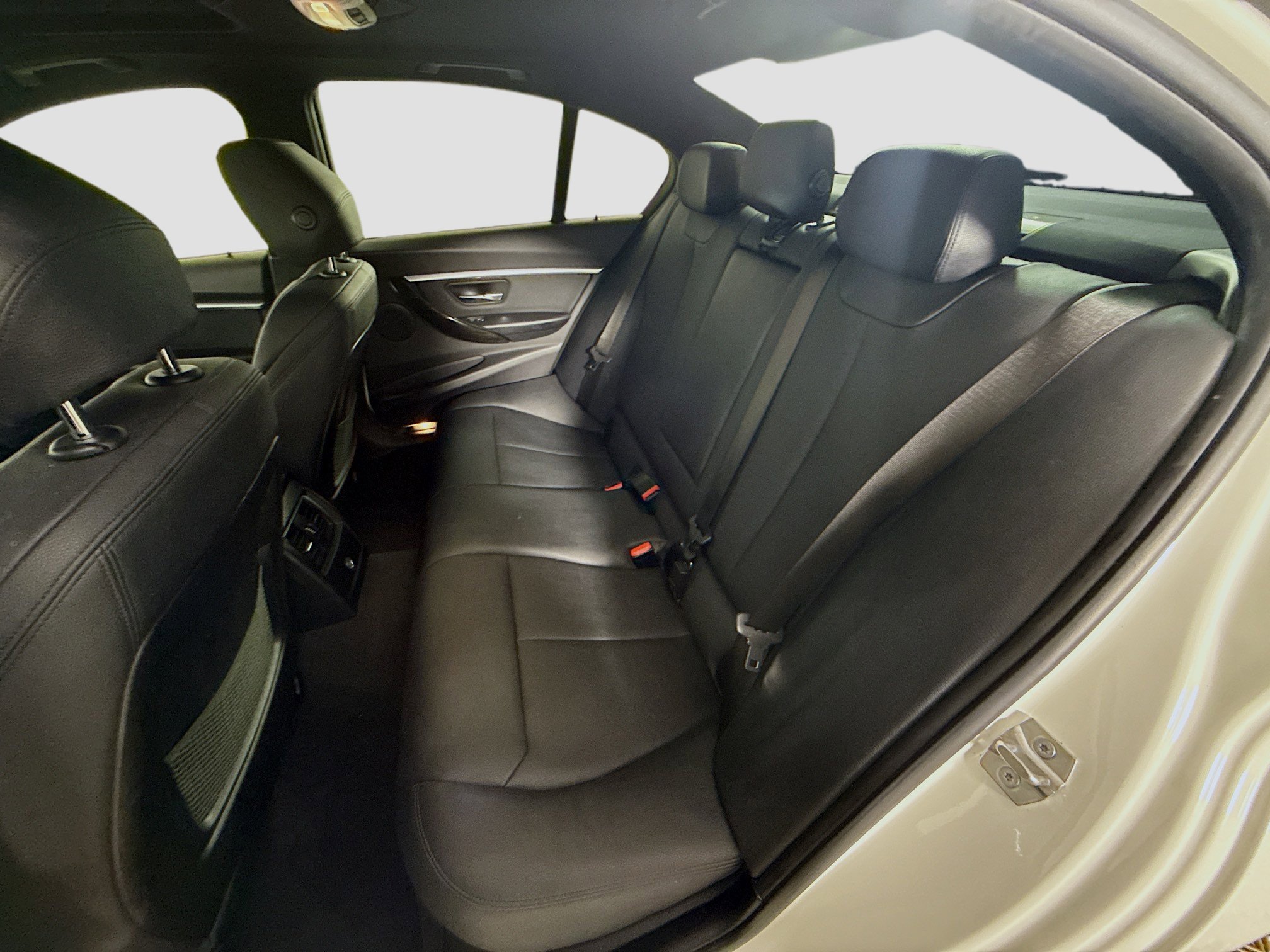 Used 2017 BMW 330e image 25