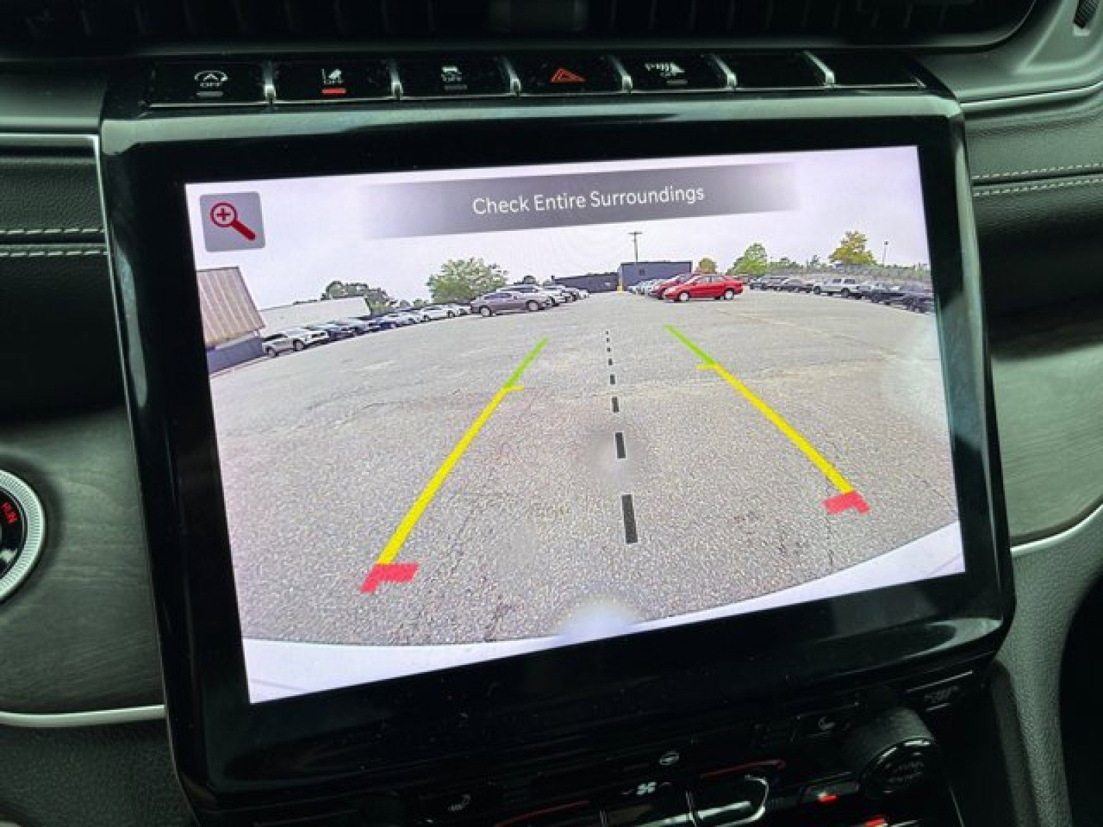 Used 2024 Jeep Grand Cherokee Limited w/ Black Appearance Package image 16