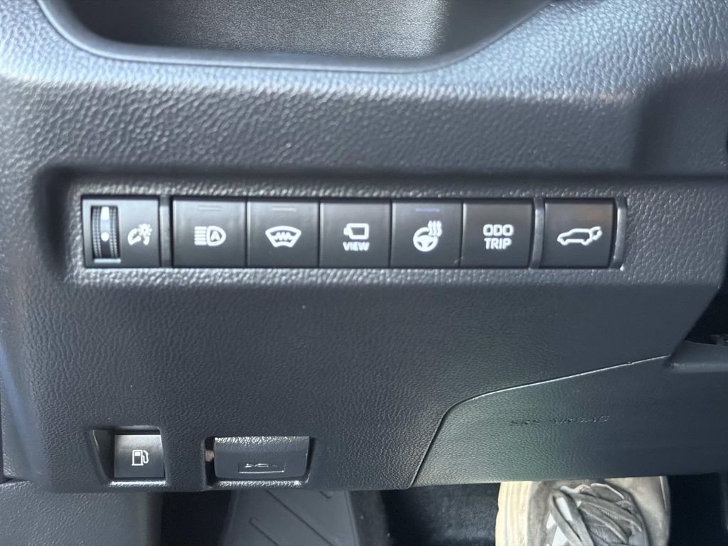 Used 2023 Toyota RAV4 XSE AWD/4WD image 28