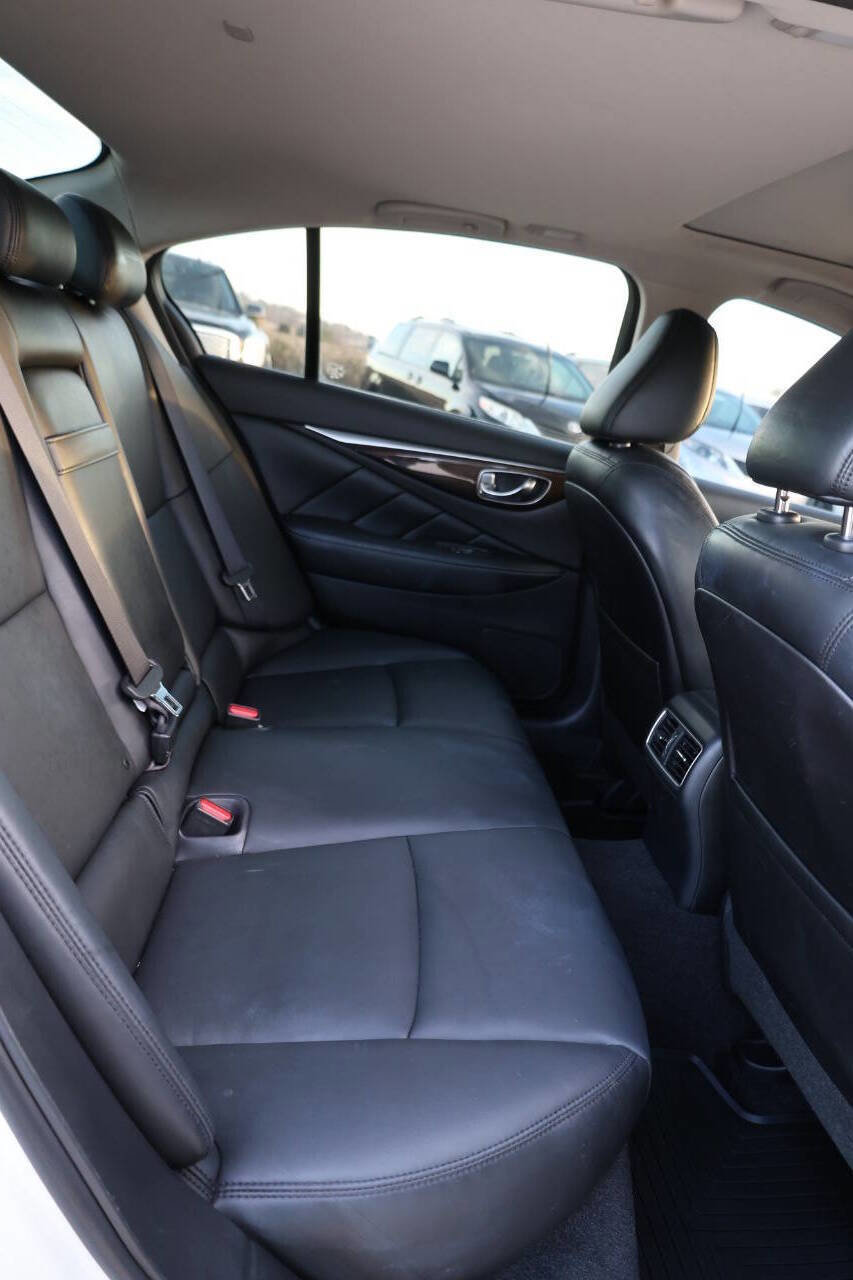 Used 2019 INFINITI Q50 Luxe w/ Essential Package (3.0T Luxe) image 16