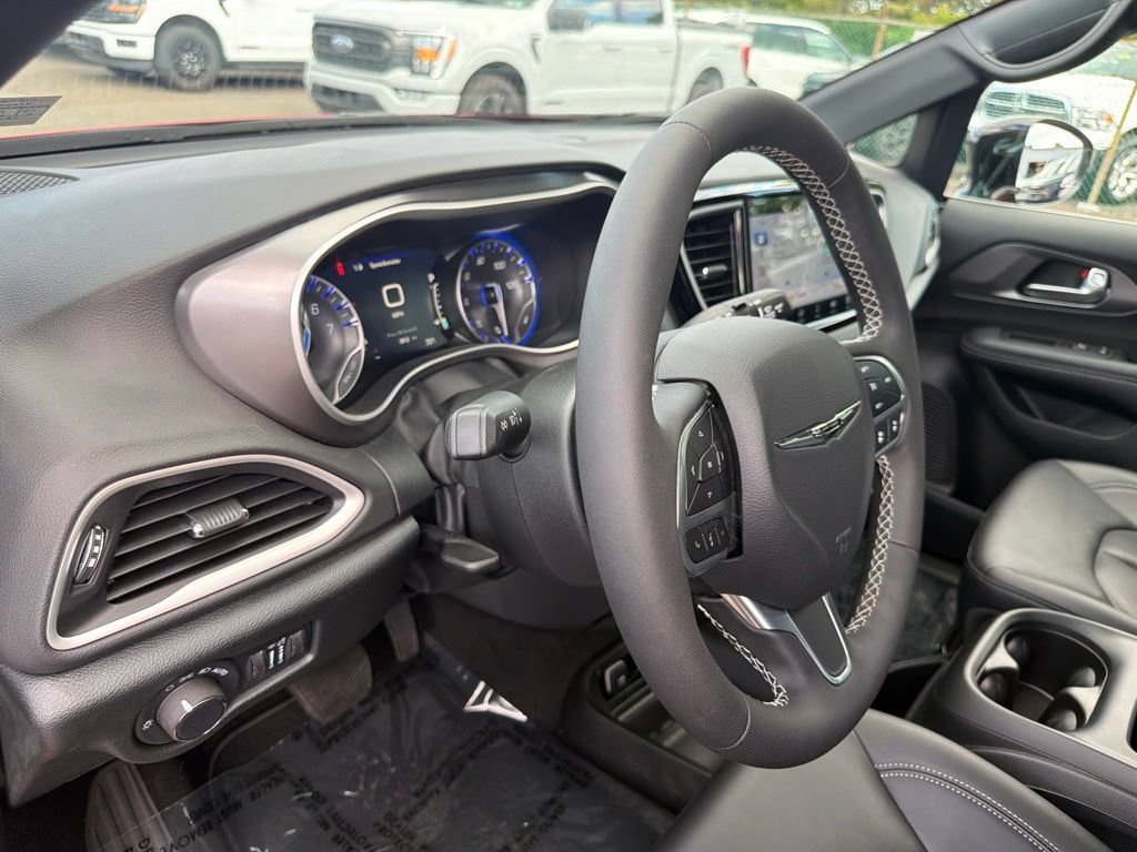 Used 2026 Chrysler Voyager LX FWD image 20