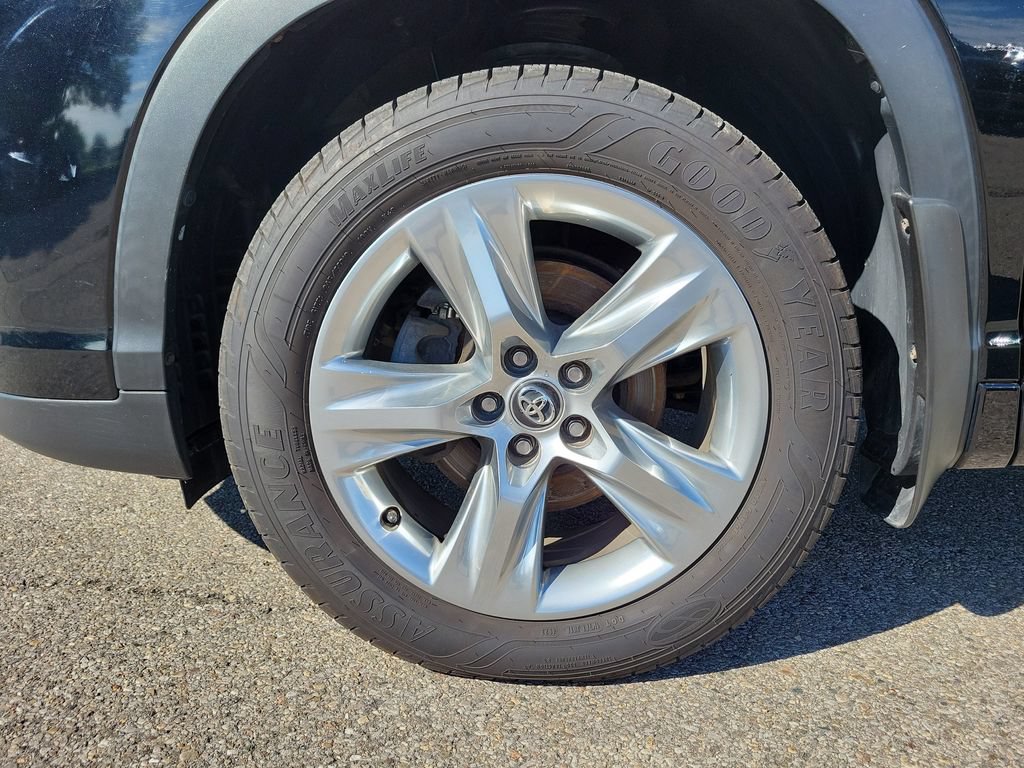 Used 2017 Toyota Highlander Limited AWD/4WD image 9