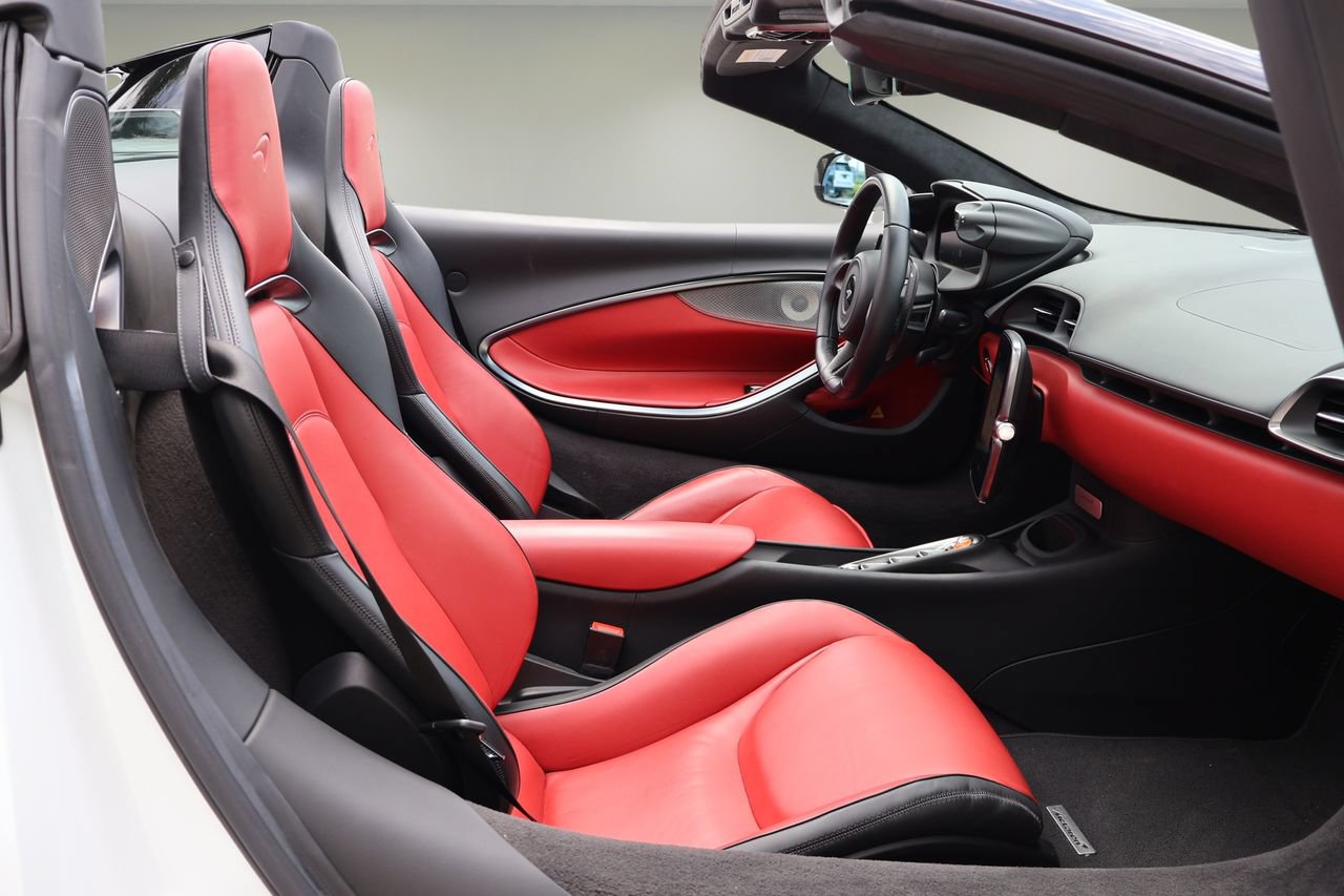 Used 2025 McLaren Artura Spider RWD image 14