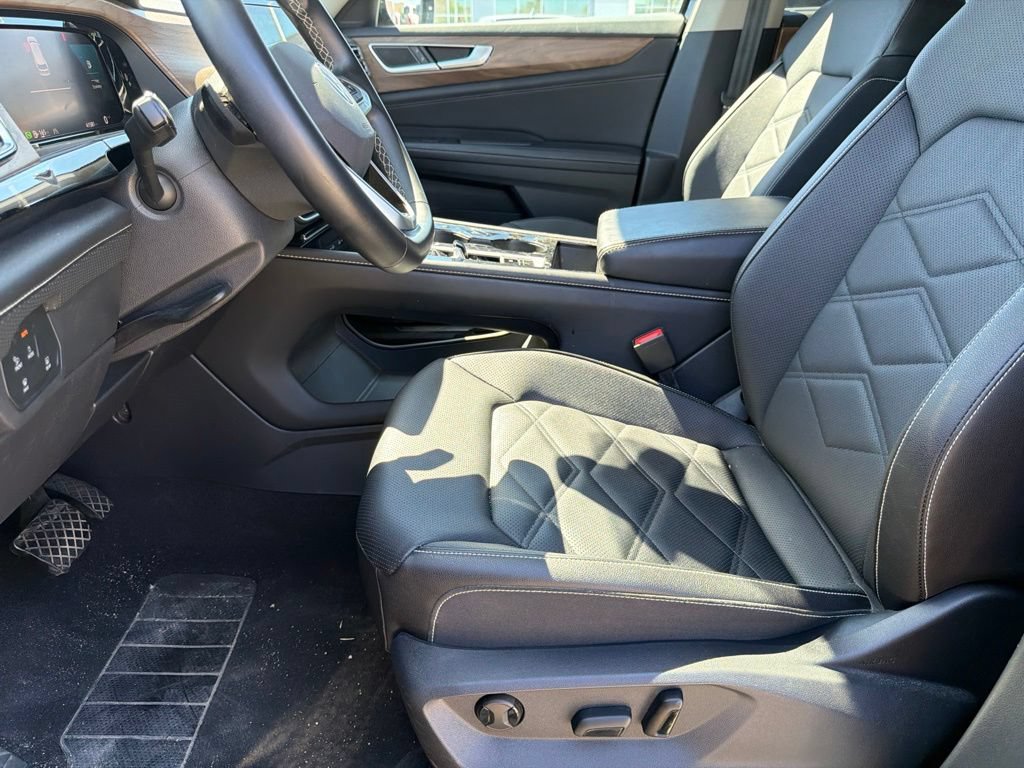 Used 2025 Volkswagen Atlas SE FWD image 21
